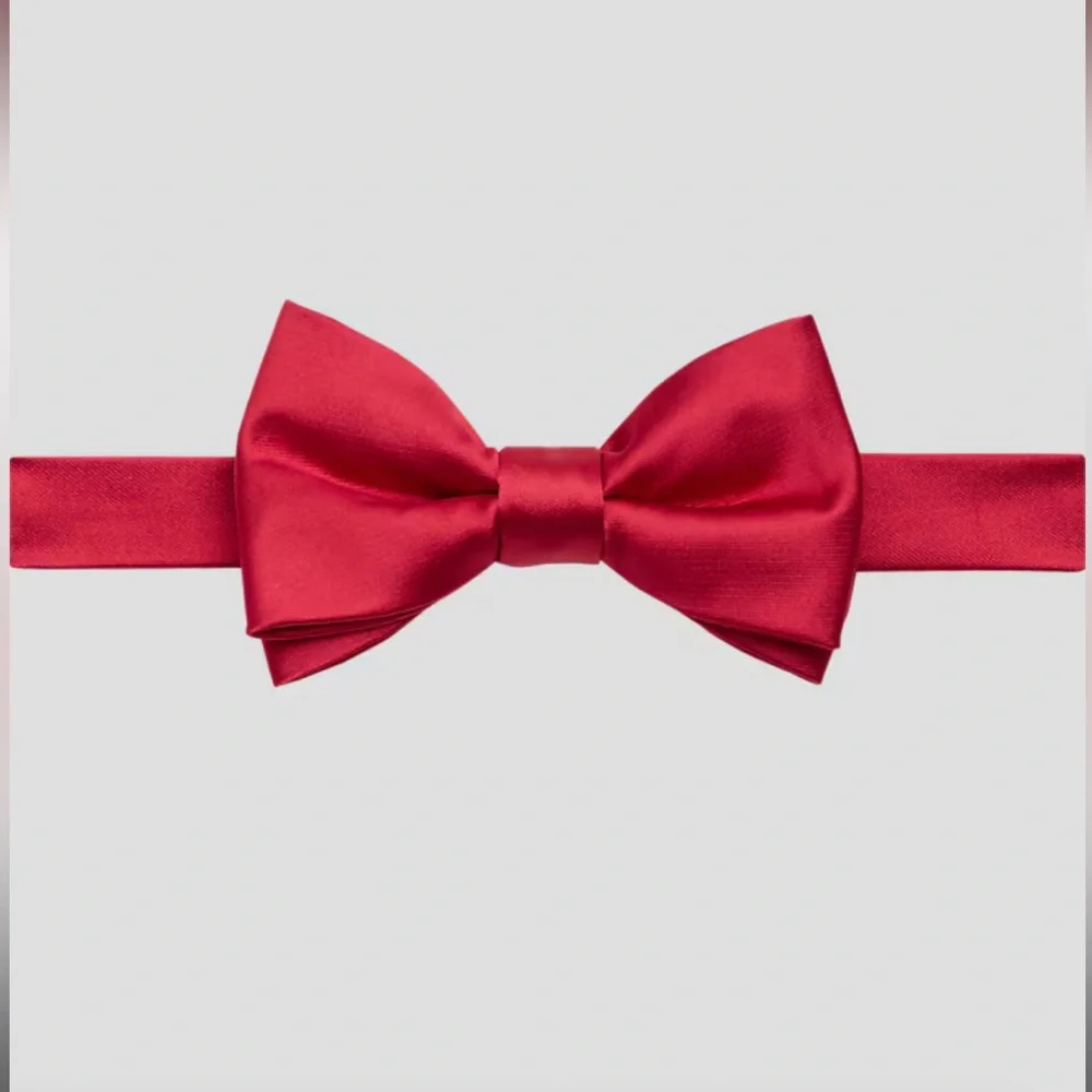 Bright red satin adjustable bow tie